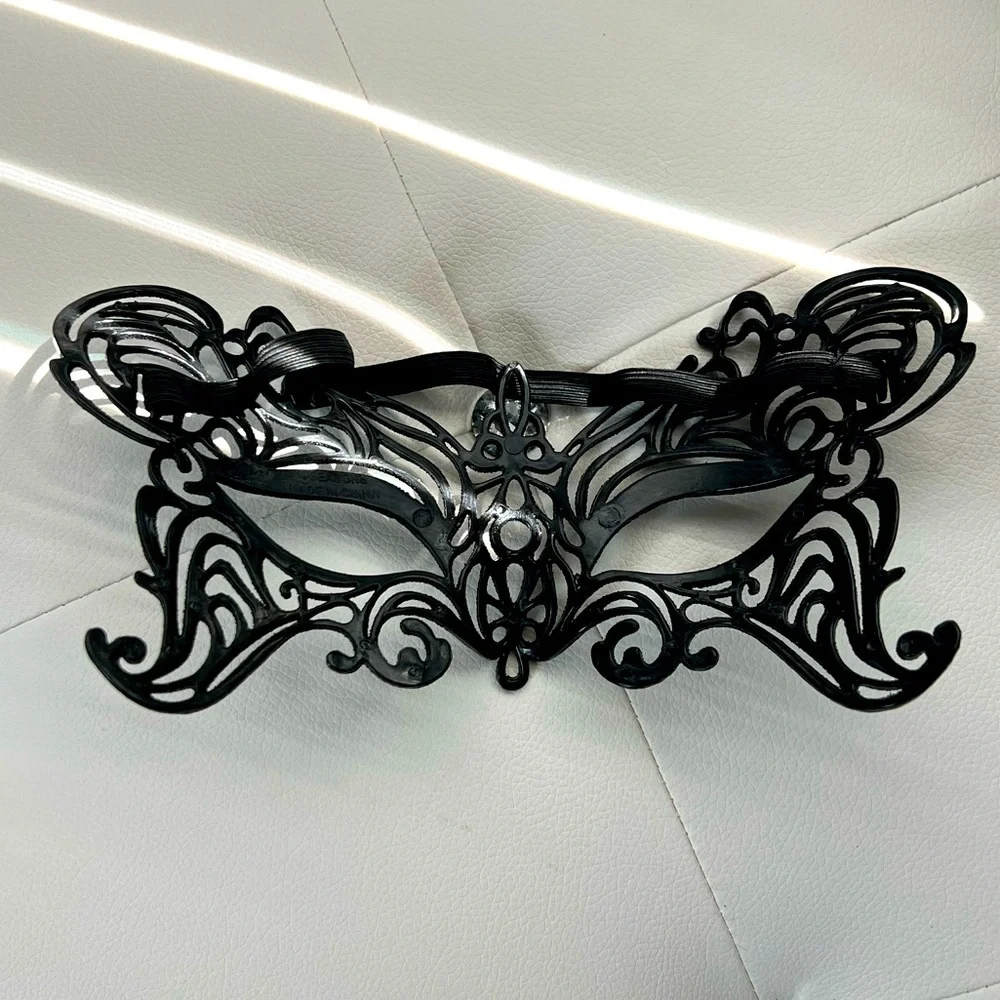 Sexy Glitter Hard Lace Carnival Mask.
